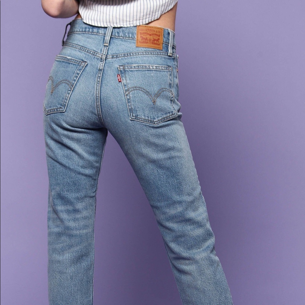 COPY - Levi’s Wedgie Frayed Hem Jeans